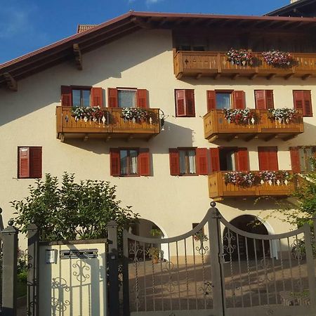 Casa Vacanze Paola Romeno Buitenkant foto