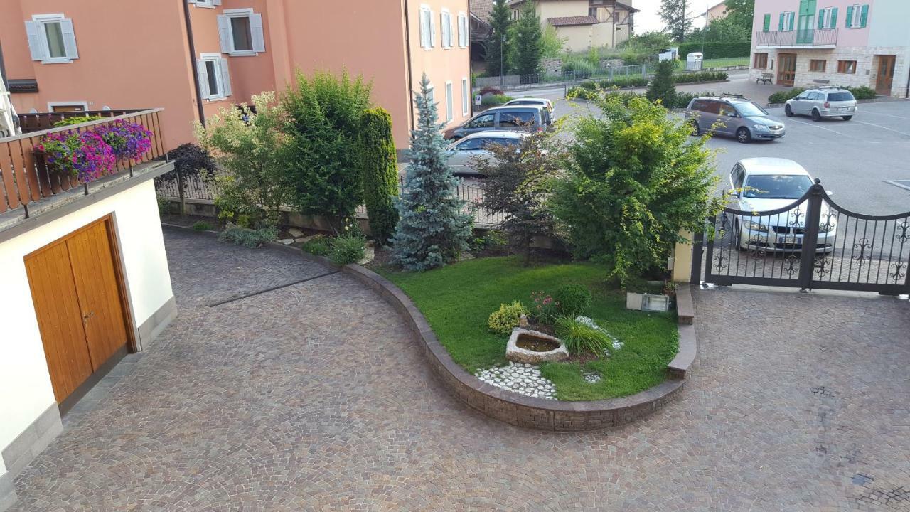 Casa Vacanze Paola Romeno Buitenkant foto